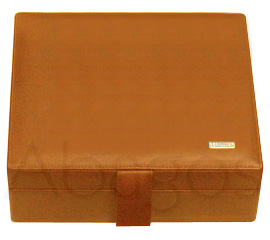 LEATHER travel humidor for 15-30 cigars